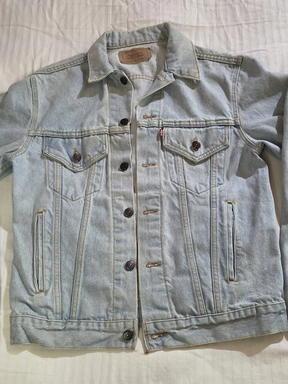 Vintage Levis Type 3 Jacket 7056-0211 Faded Light Wash (size SMALL) Made in USA